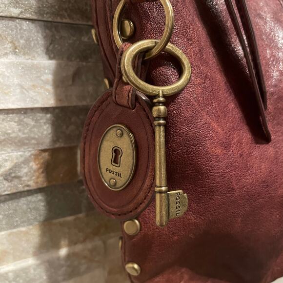 Y2K Fossil Leather Crossbody Bag | Studded Trim, Key Charm, Distressed Brown - Picture 3 of 12